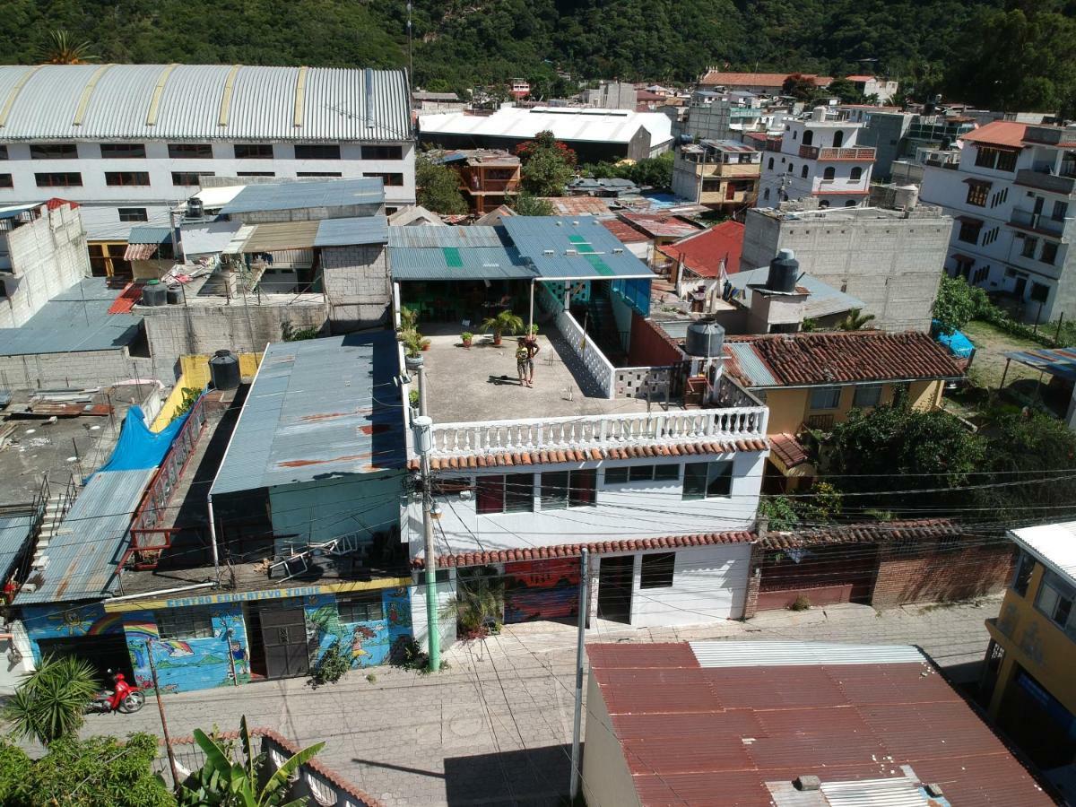 Victorias Hotel Panajachel Exterior photo